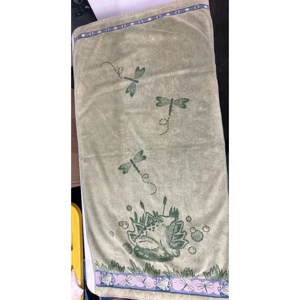 Vintage Sculpted Jacquard Bath Towel Green Frog Lily Pad Dragonfly